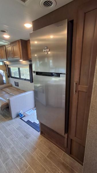 Thor Motor Coach Miramar  2022
