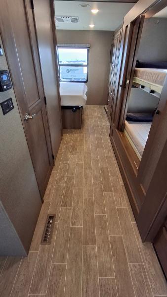 Thor Motor Coach Miramar  2022