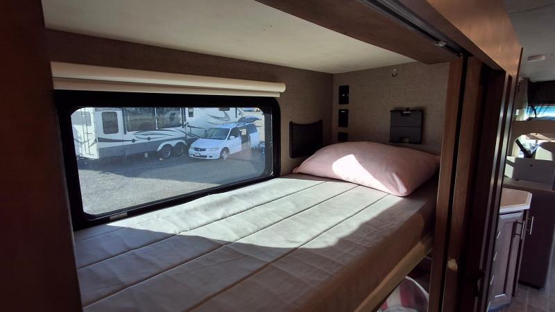 Thor Motor Coach Miramar  2022
