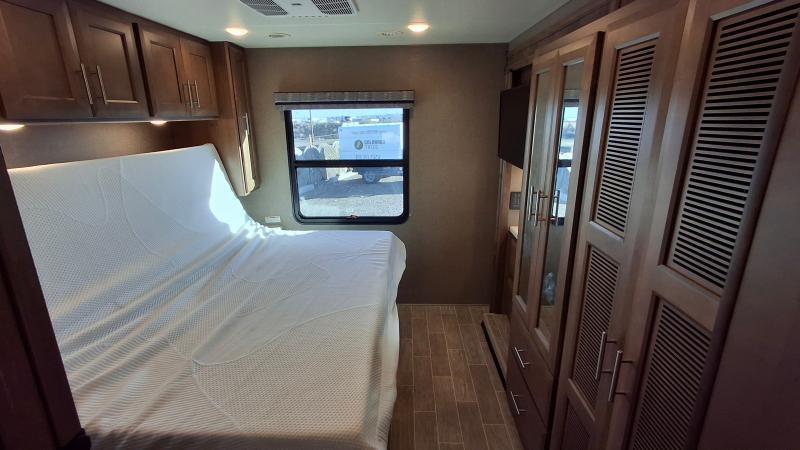 Thor Motor Coach Miramar  2022
