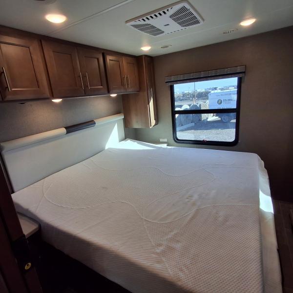 Thor Motor Coach Miramar  2022