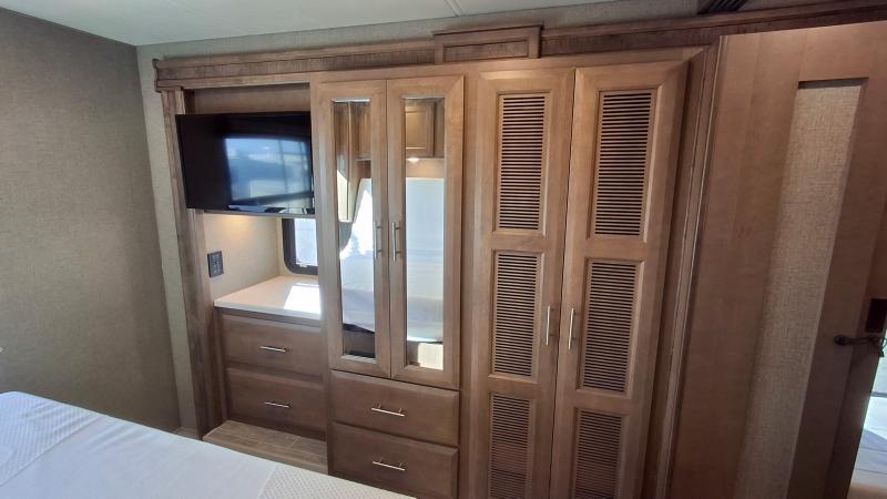 Thor Motor Coach Miramar  2022