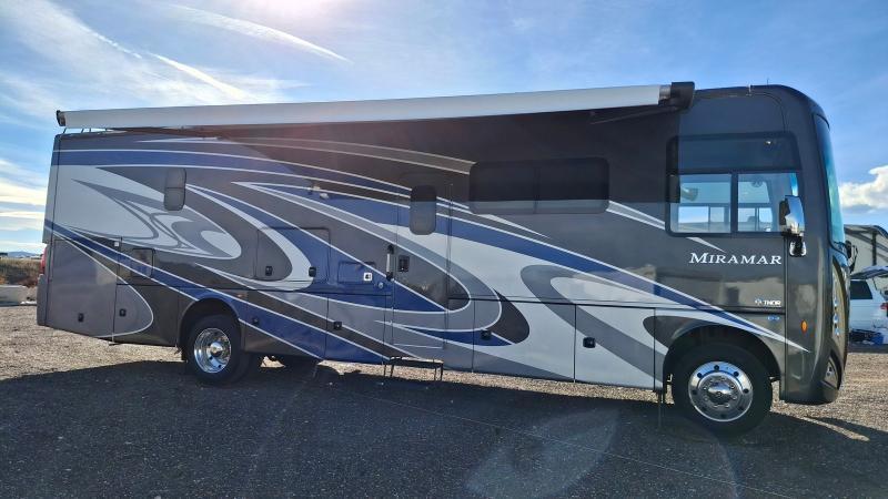 Thor Motor Coach Miramar  2022