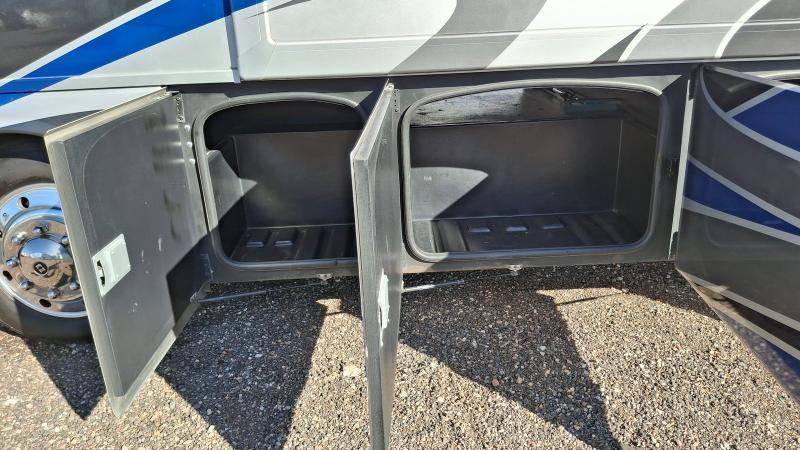 Thor Motor Coach Miramar  2022