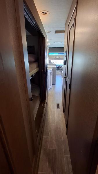 Thor Motor Coach Miramar  2022