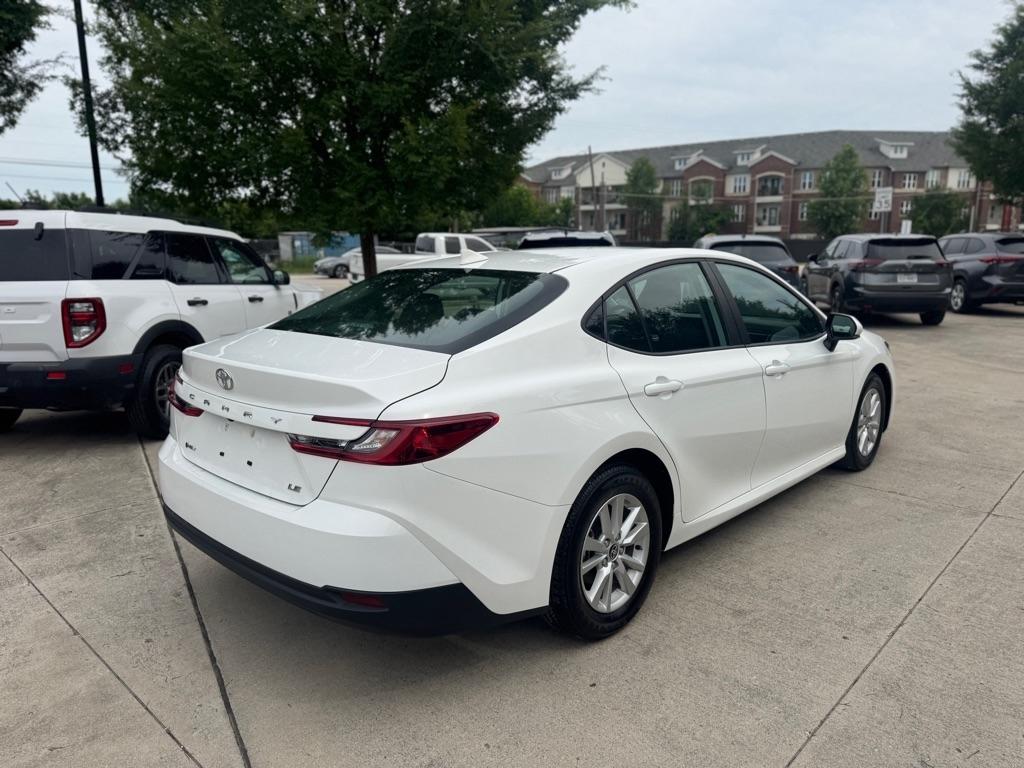 Toyota Camry Hybrid XLE 2025