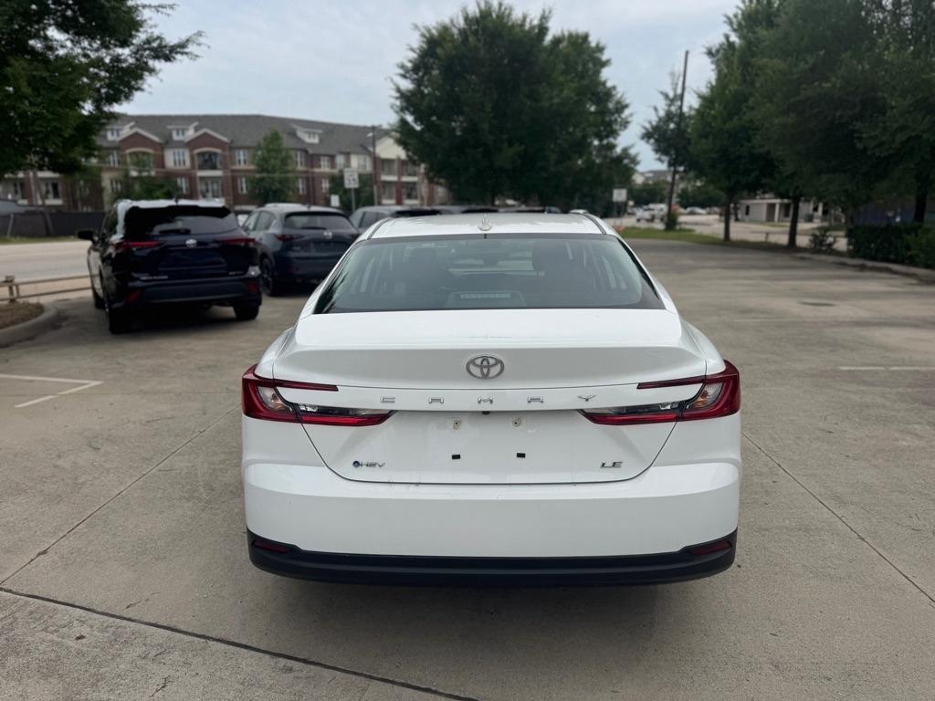 Toyota Camry Hybrid XLE 2025
