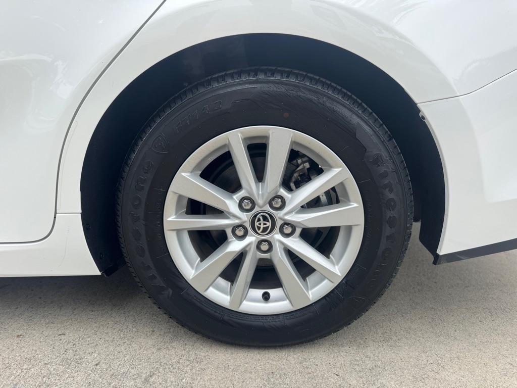 Toyota Camry Hybrid XLE 2025