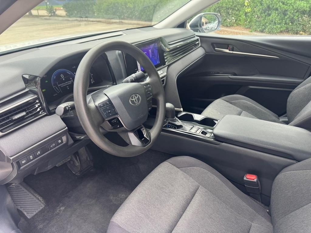 Toyota Camry Hybrid XLE 2025