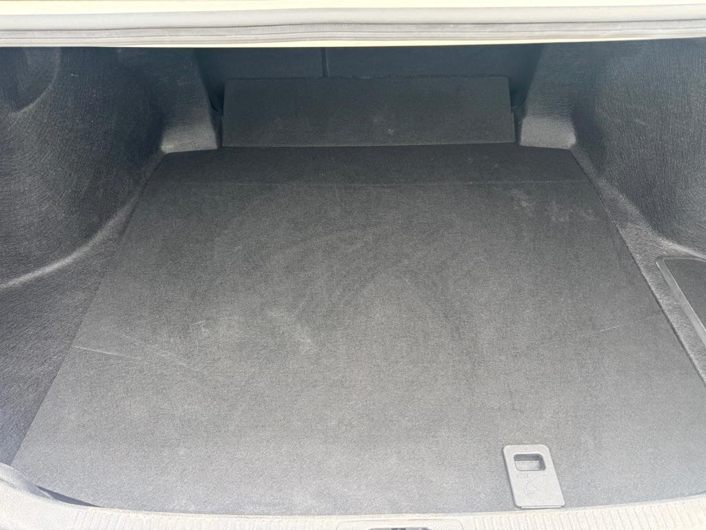 Toyota Camry Hybrid XLE 2025