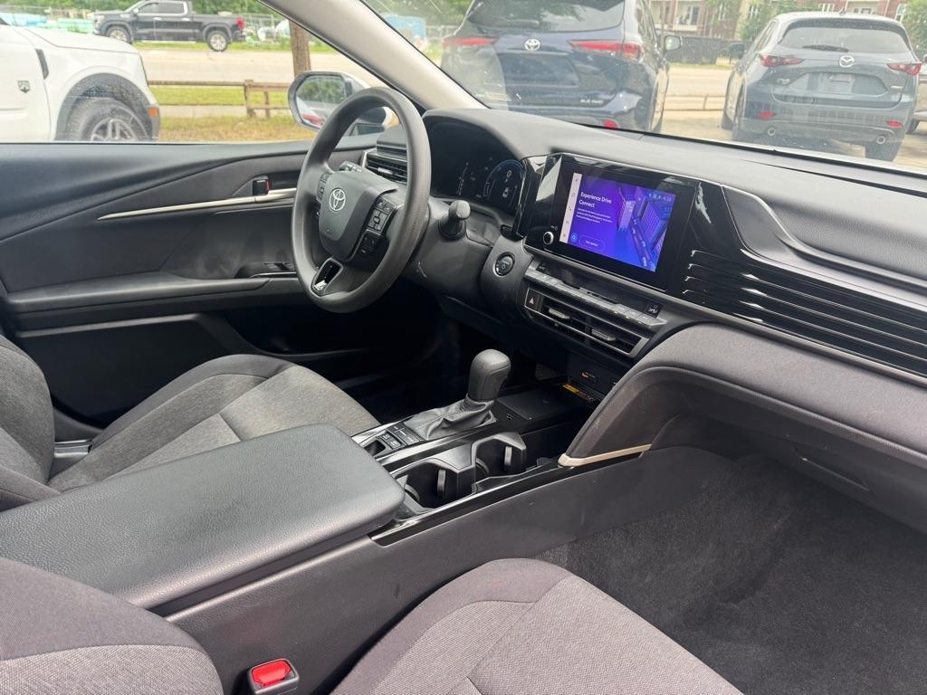 Toyota Camry Hybrid XLE 2025