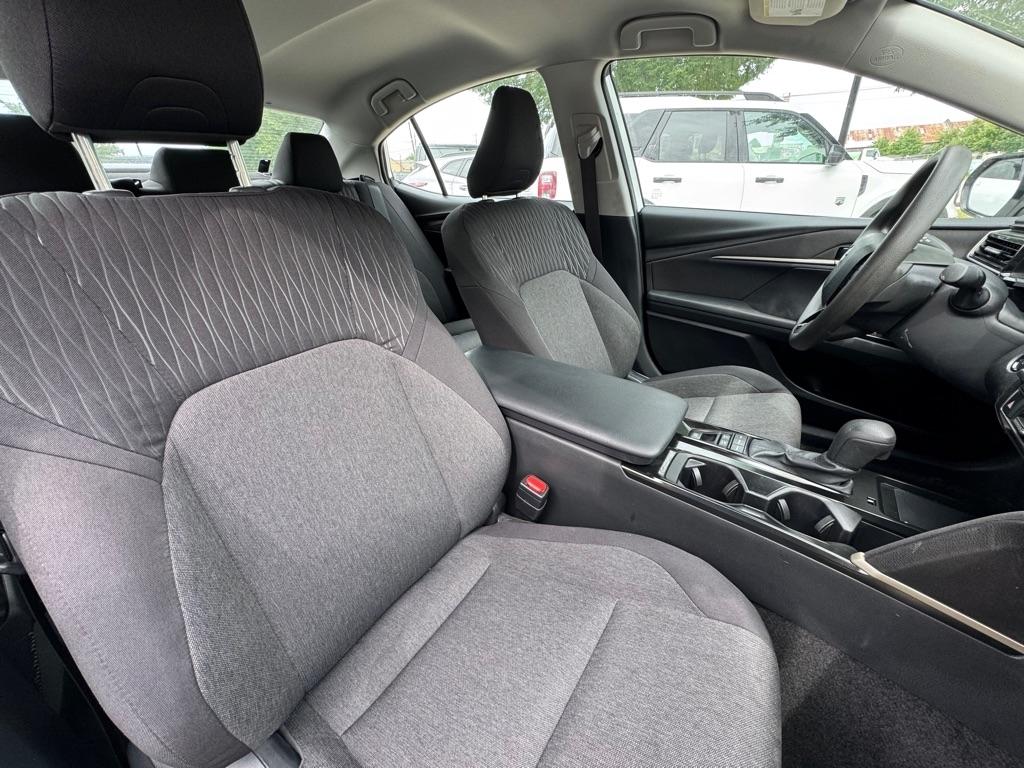Toyota Camry Hybrid XLE 2025