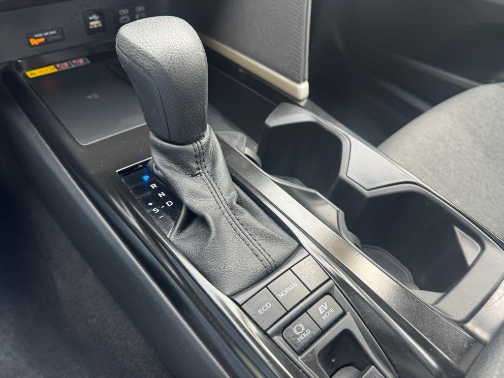 Toyota Camry Hybrid XLE 2025