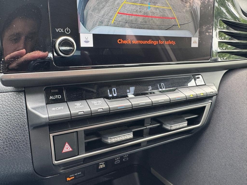 Toyota Camry Hybrid XLE 2025