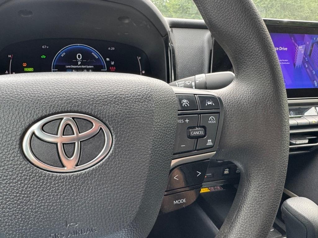 Toyota Camry Hybrid XLE 2025
