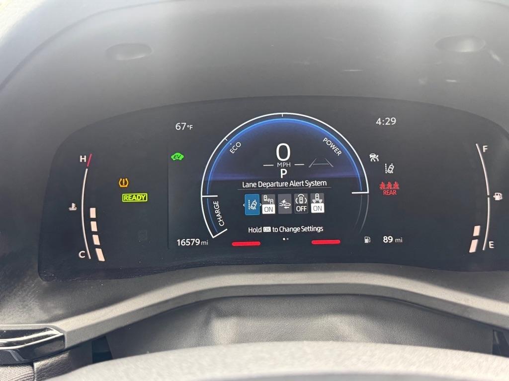 Toyota Camry Hybrid XLE 2025