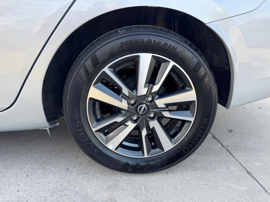 Nissan Versa SV 2025