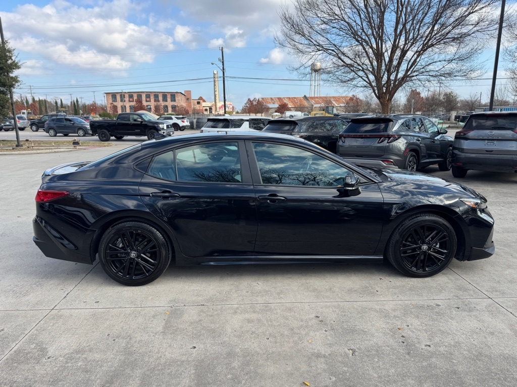 Toyota Camry Hybrid XLE 2025