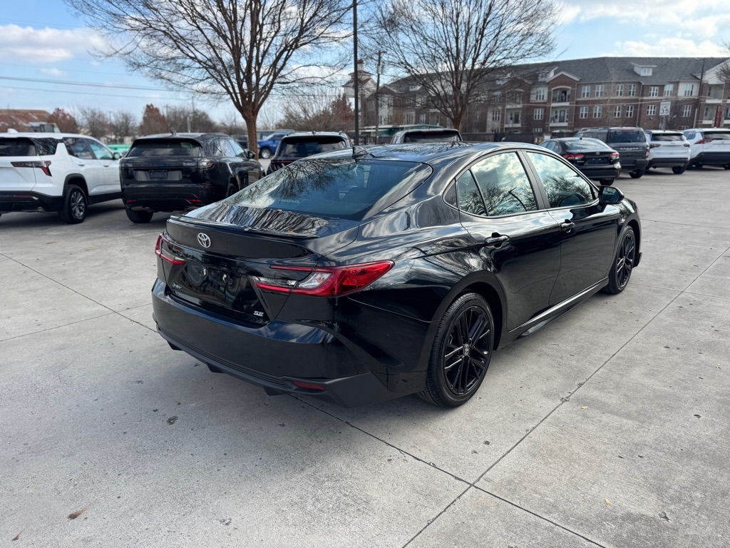 Toyota Camry Hybrid XLE 2025