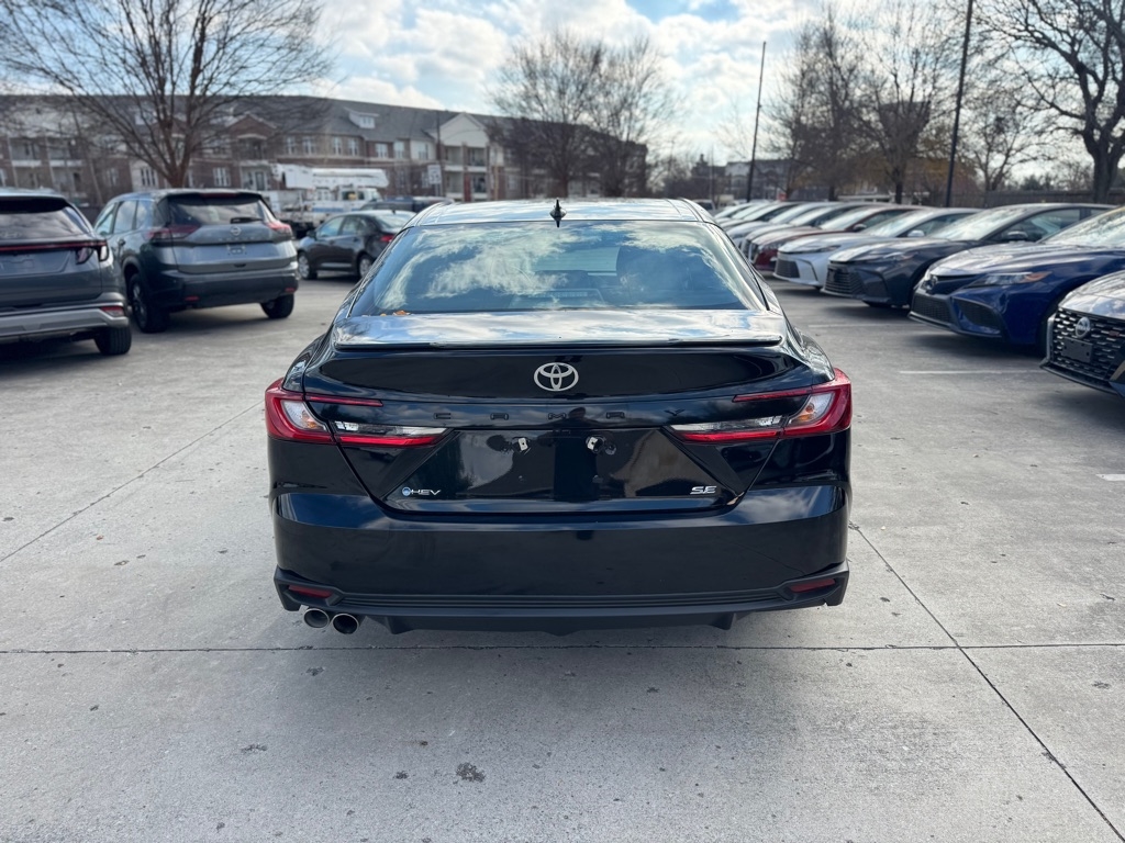 Toyota Camry Hybrid XLE 2025