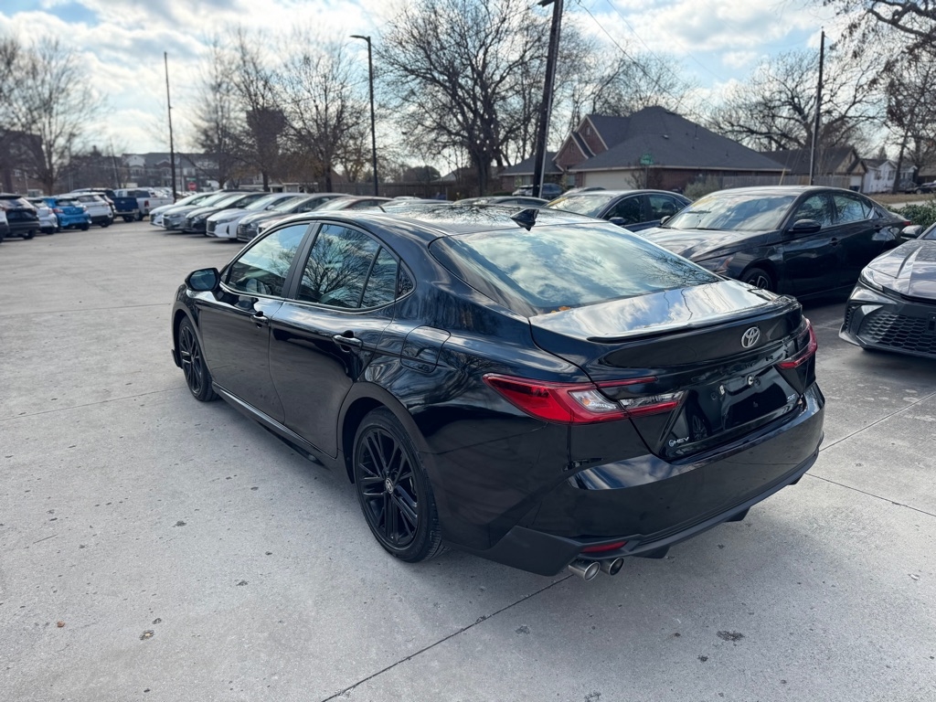 Toyota Camry Hybrid XLE 2025