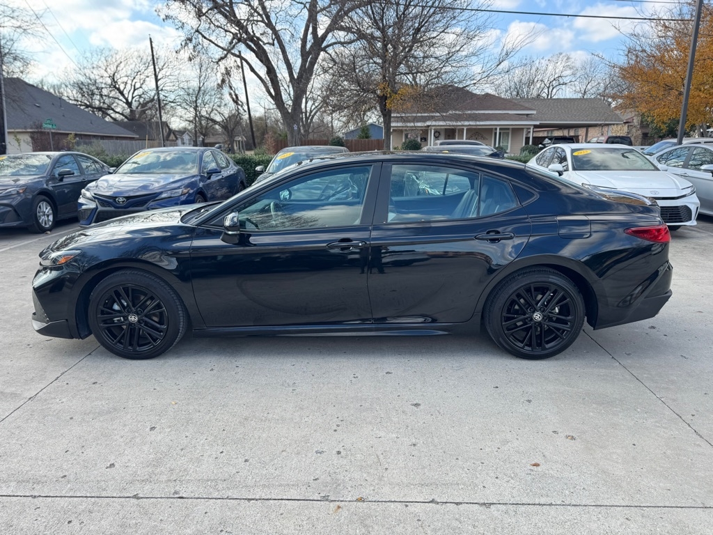 Toyota Camry Hybrid XLE 2025