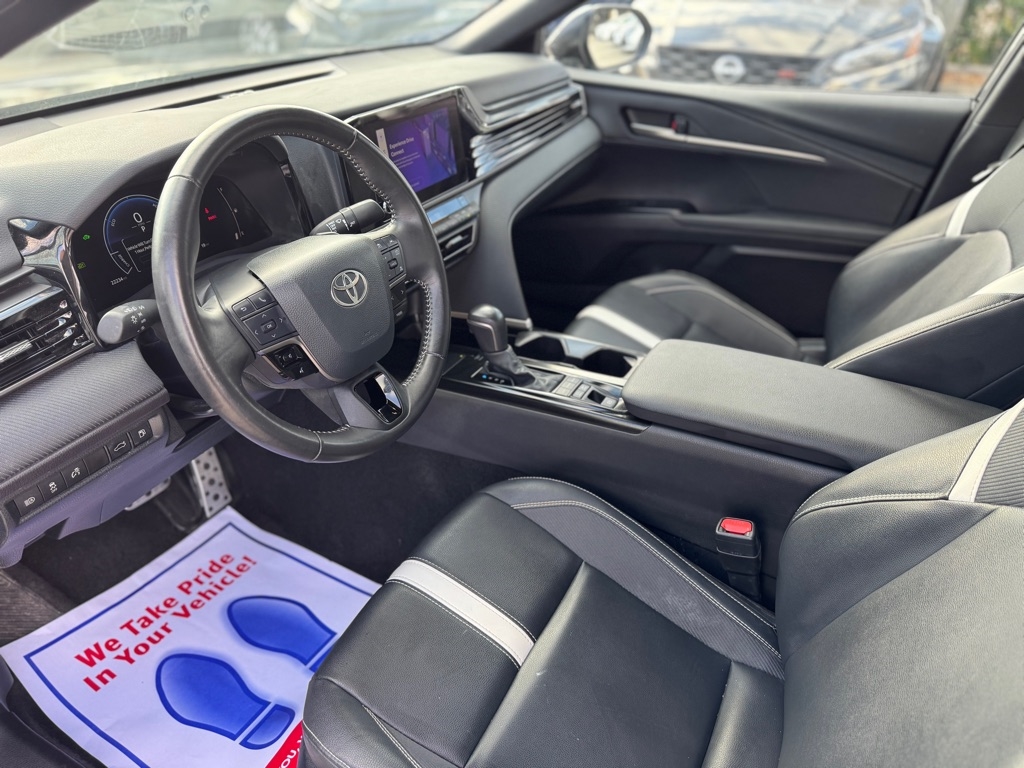 Toyota Camry Hybrid XLE 2025