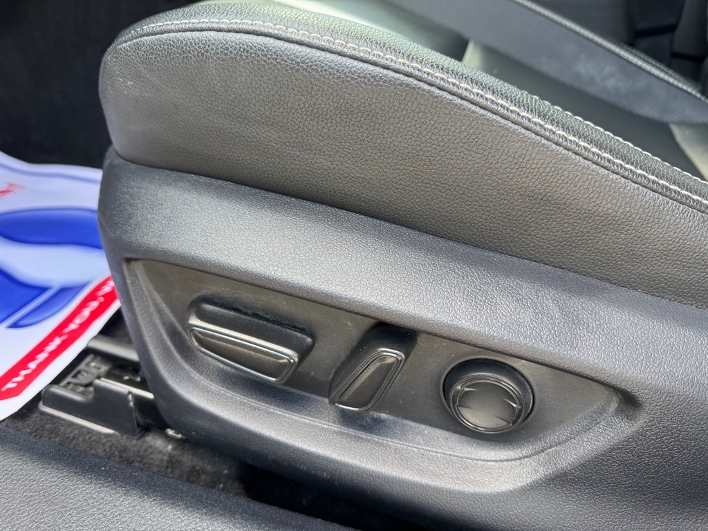 Toyota Camry Hybrid XLE 2025