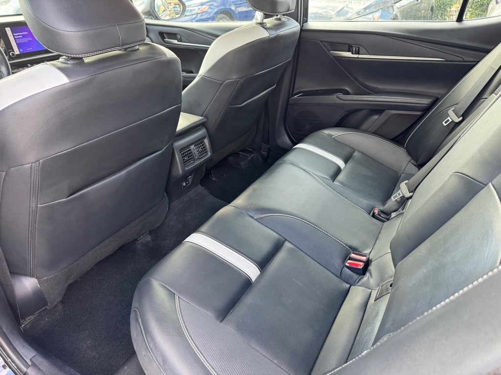 Toyota Camry Hybrid XLE 2025