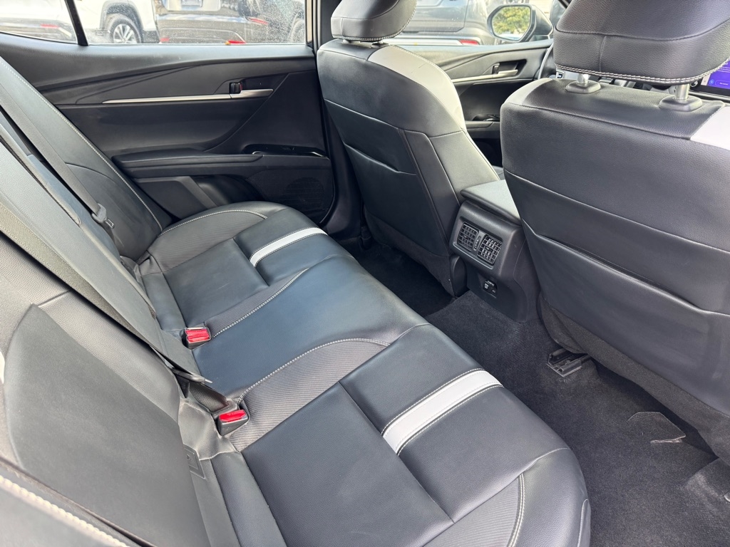 Toyota Camry Hybrid XLE 2025