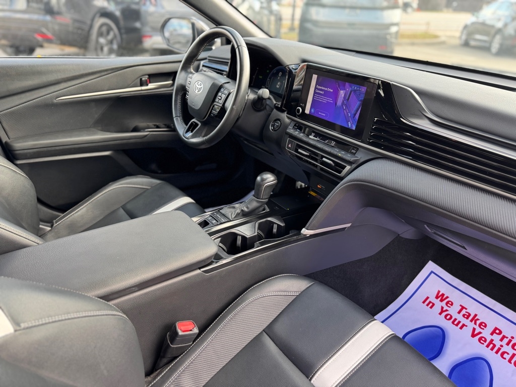 Toyota Camry Hybrid XLE 2025