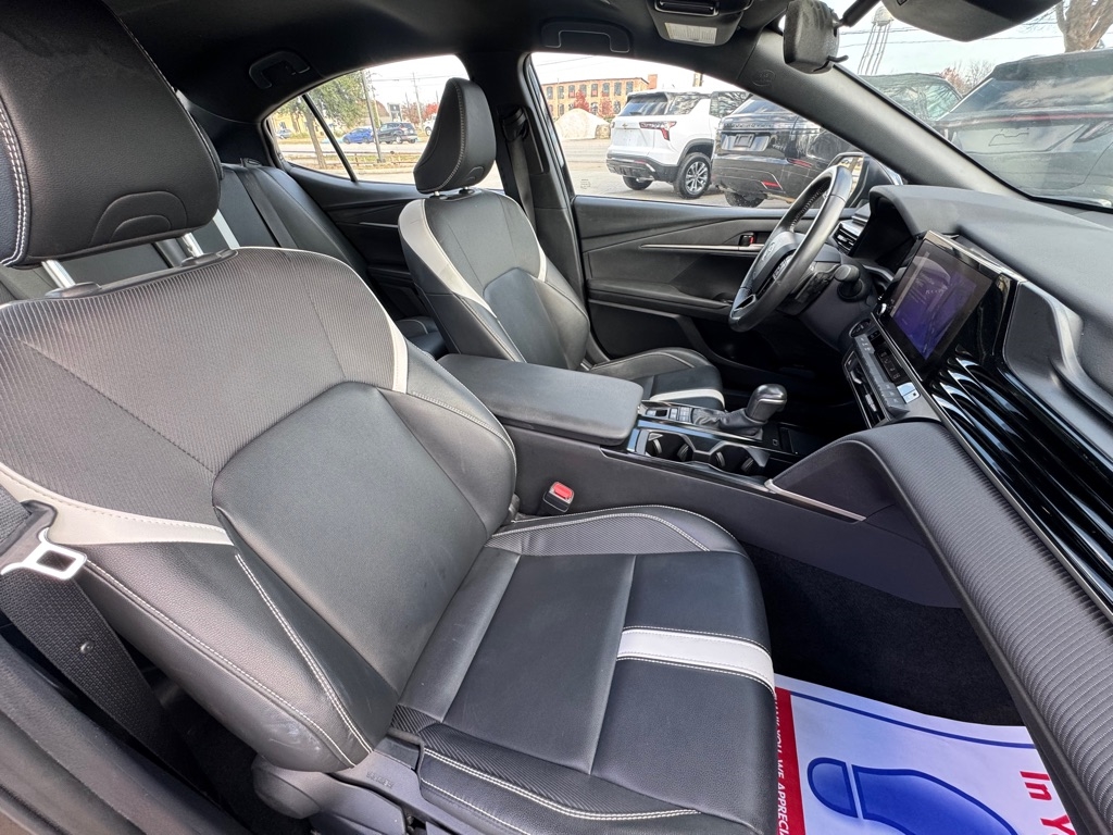 Toyota Camry Hybrid XLE 2025