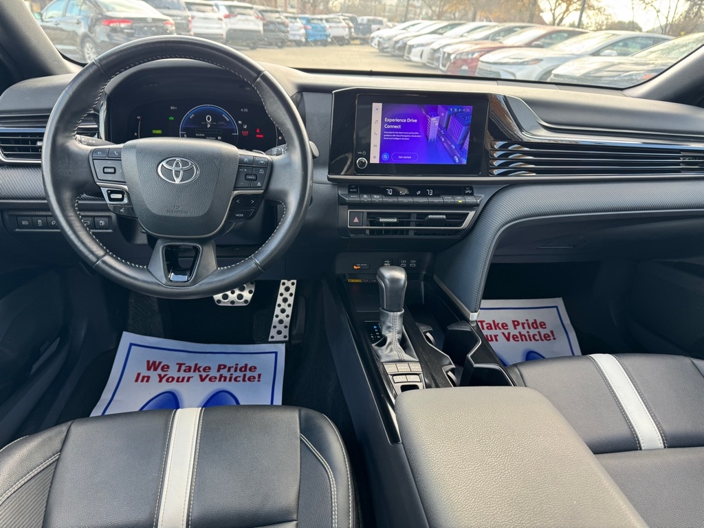 Toyota Camry Hybrid XLE 2025