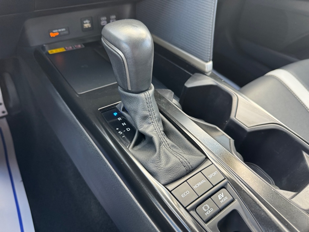 Toyota Camry Hybrid XLE 2025