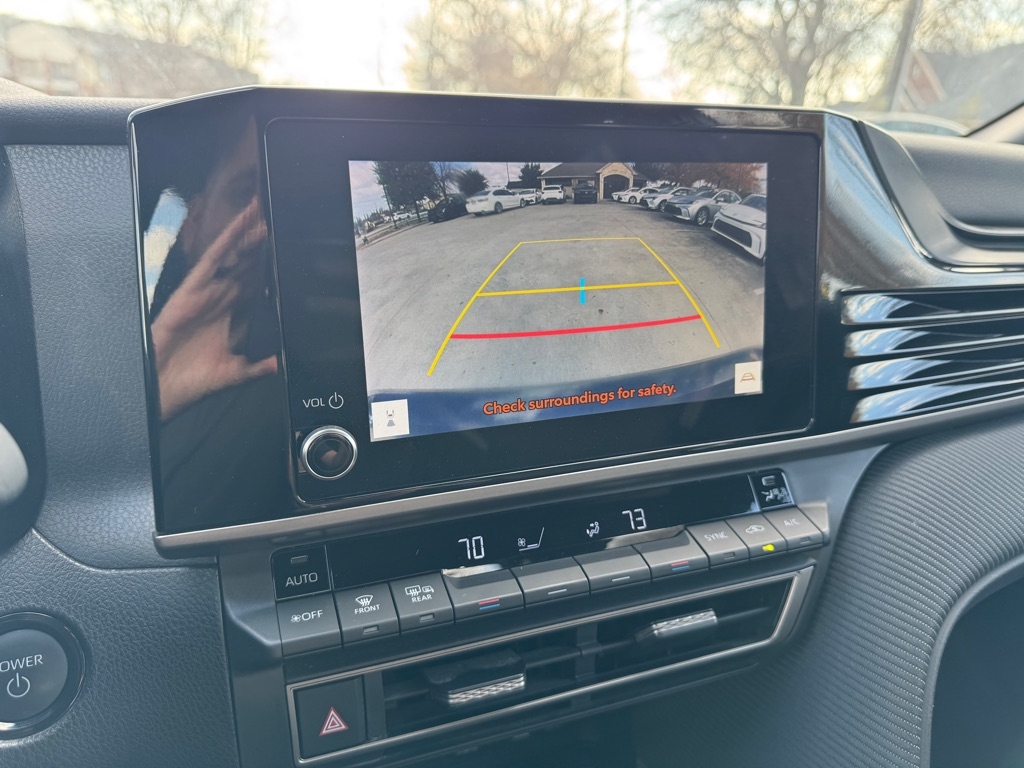 Toyota Camry Hybrid XLE 2025