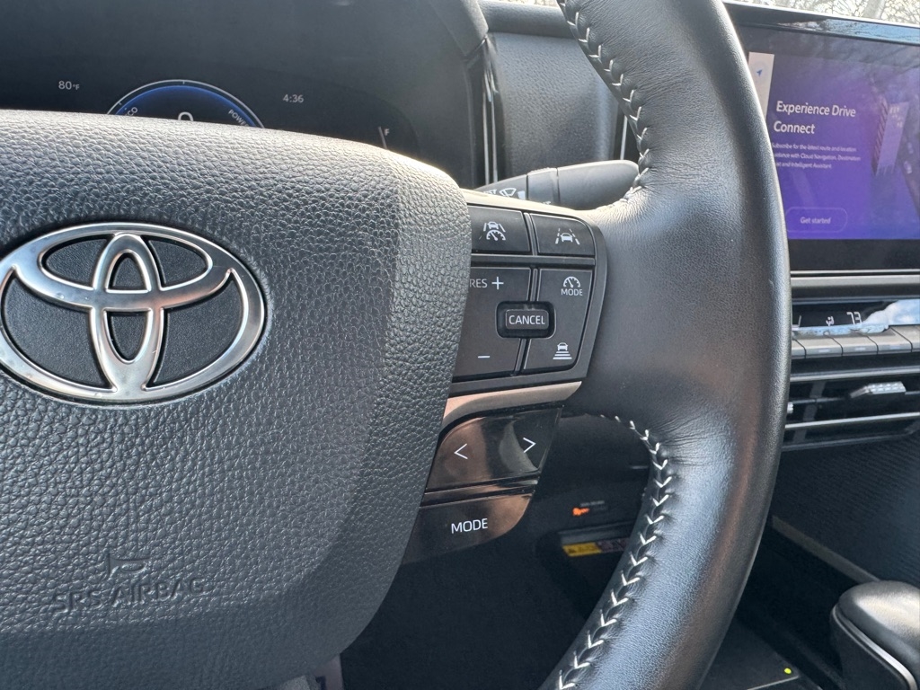 Toyota Camry Hybrid XLE 2025