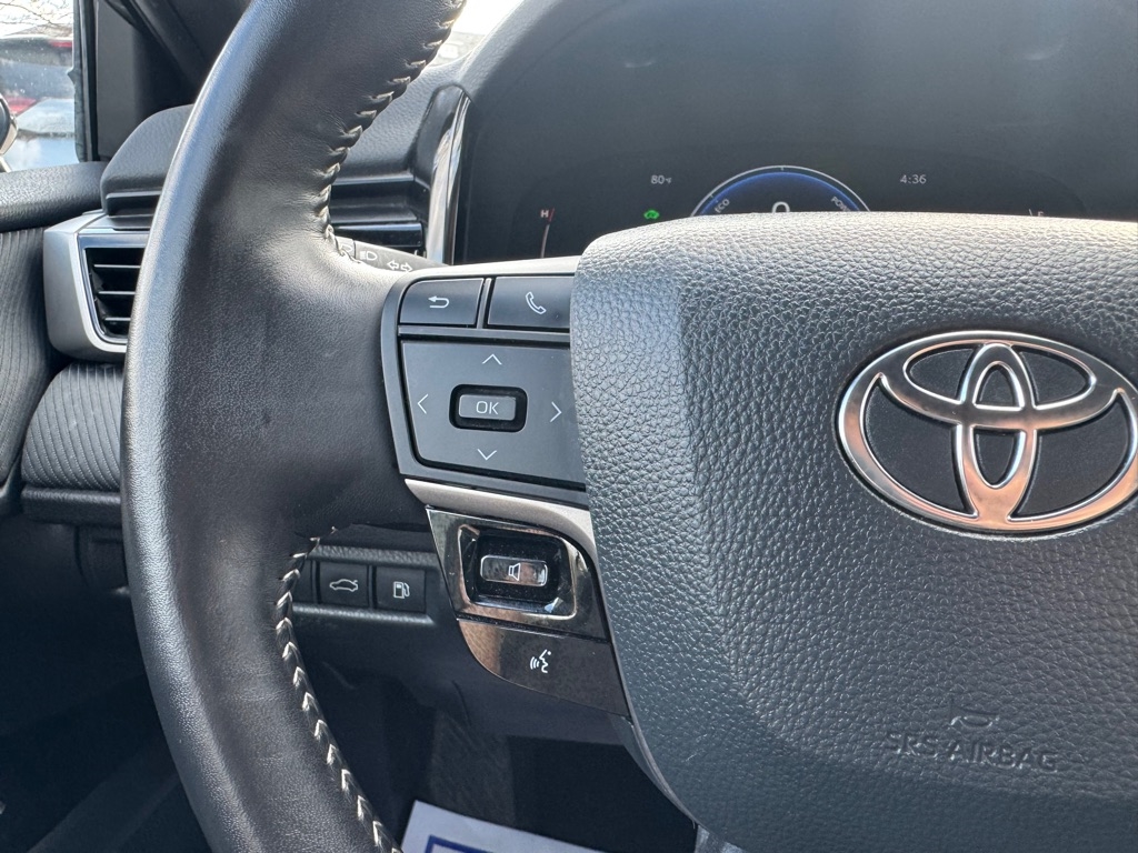 Toyota Camry Hybrid XLE 2025