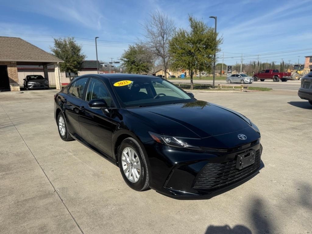 Toyota Camry Hybrid XLE 2025