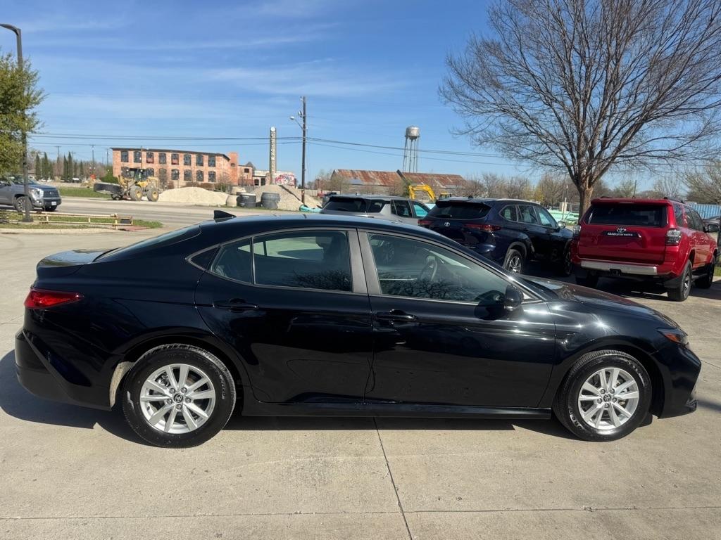 Toyota Camry Hybrid XLE 2025