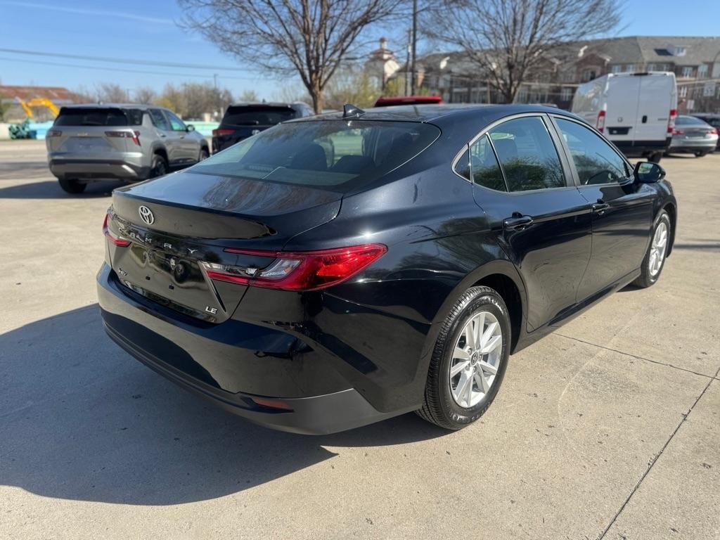Toyota Camry Hybrid XLE 2025