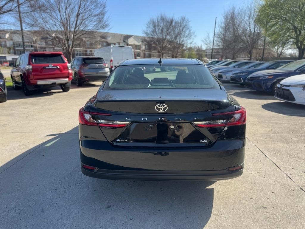 Toyota Camry Hybrid XLE 2025