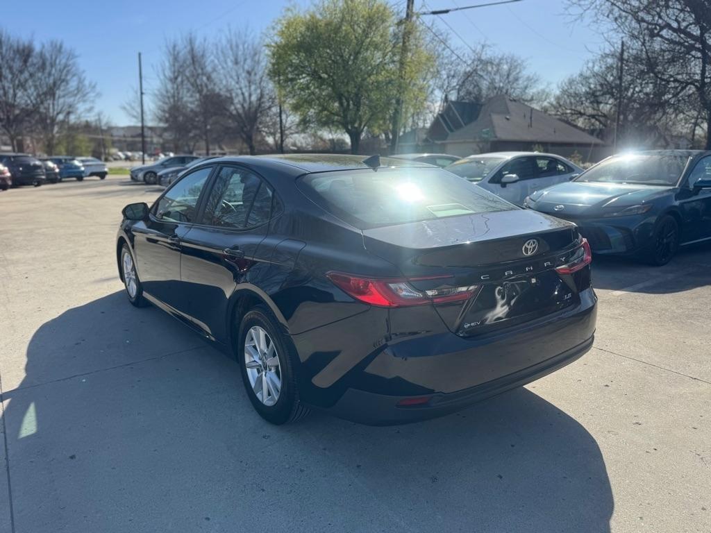 Toyota Camry Hybrid XLE 2025
