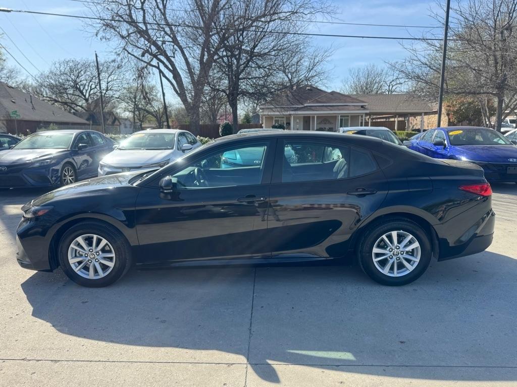 Toyota Camry Hybrid XLE 2025