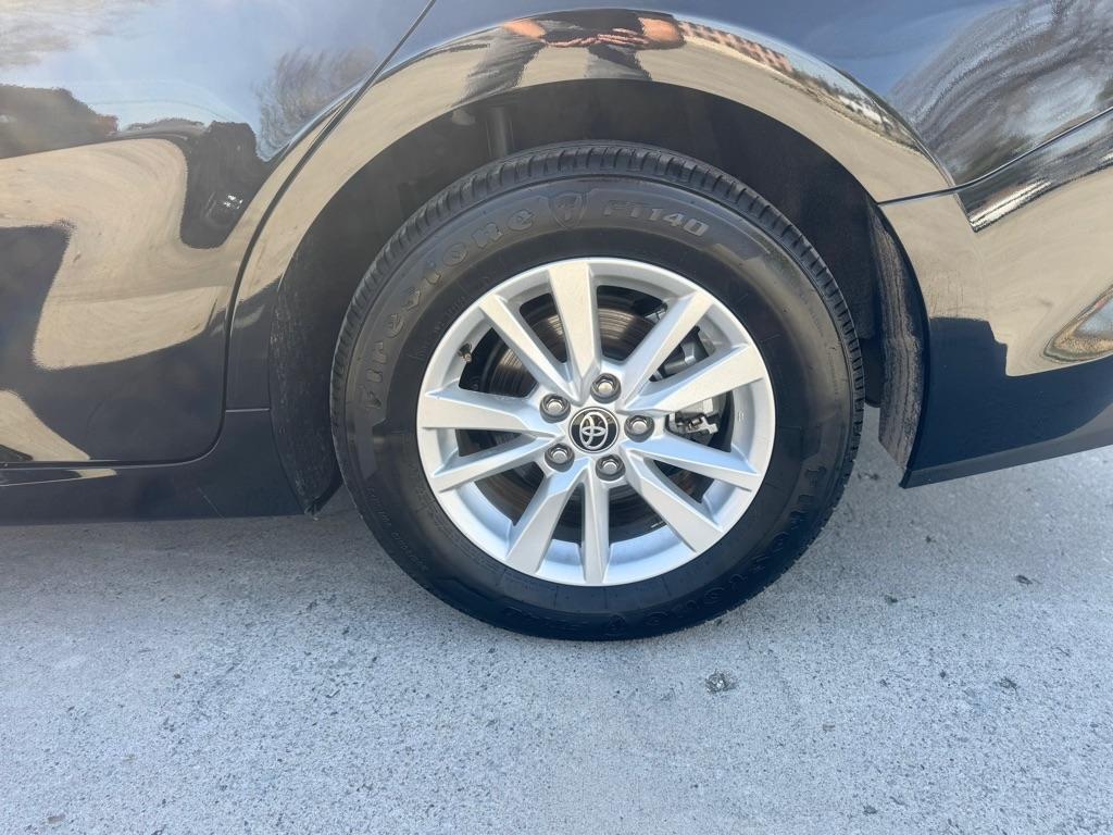 Toyota Camry Hybrid XLE 2025