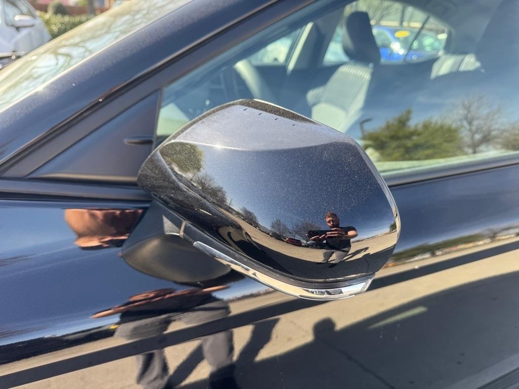 Toyota Camry Hybrid XLE 2025