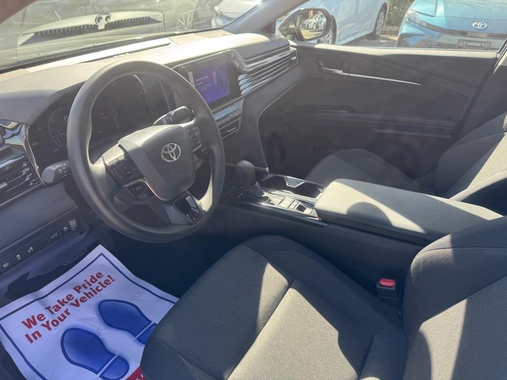 Toyota Camry Hybrid XLE 2025