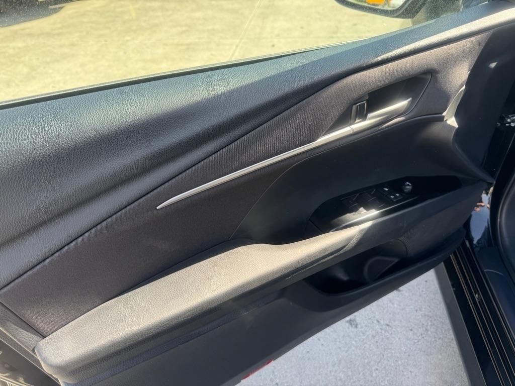 Toyota Camry Hybrid XLE 2025