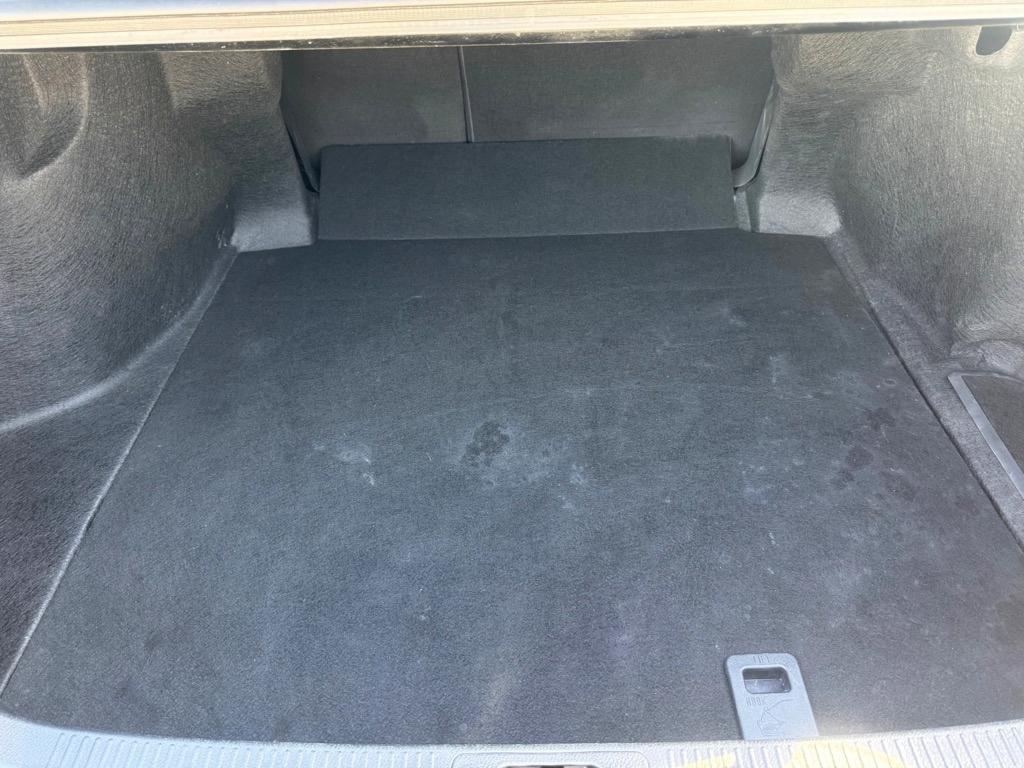 Toyota Camry Hybrid XLE 2025