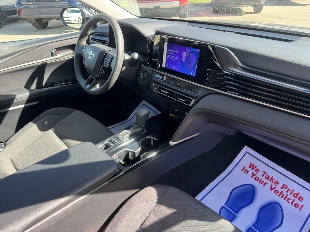 Toyota Camry Hybrid XLE 2025