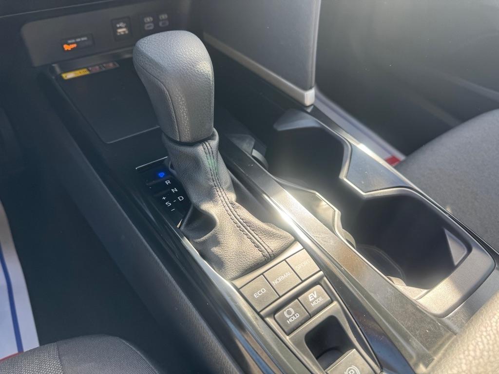 Toyota Camry Hybrid XLE 2025